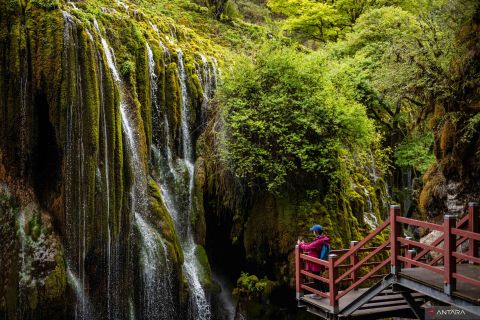 Festival luar ruangan di Taman Nasional Potatso Yunnan