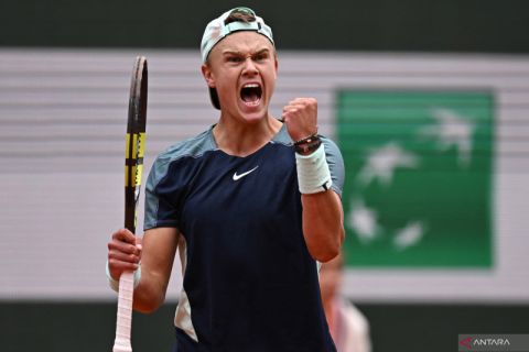 Tenis French Open: Holger Rune kalahkan Stefanos Tsitsipas