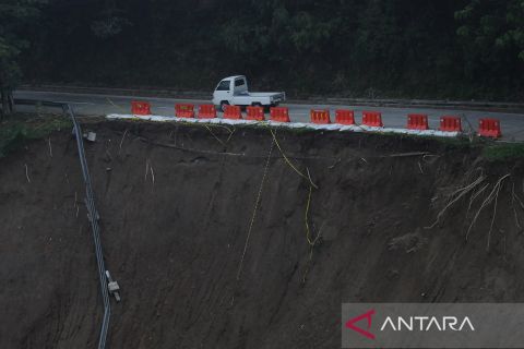Jalur Solo-Selo-Borobudur rawan longsor