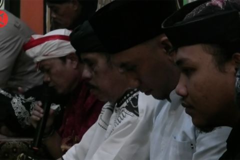 Capai ketentraman bumi pertiwi melalui cangkrukan ngaji budaya