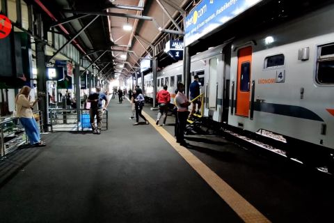 142 ribu lebih penumpang kereta turun di Daop 4 selama arus mudik