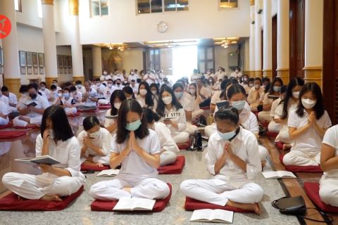 Melihat Puja Bhakti Waisak umat Budha di Gorontalo