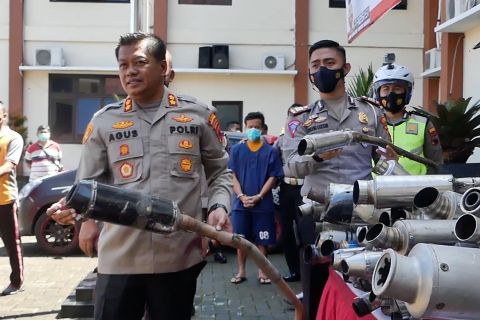 Polres temanggung musnahkan 416 knalpot brong