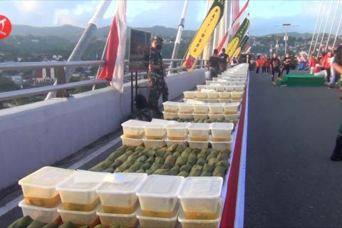 Kodam XVI Pattimura pecahkan rekor MURI makan papeda terbanyak