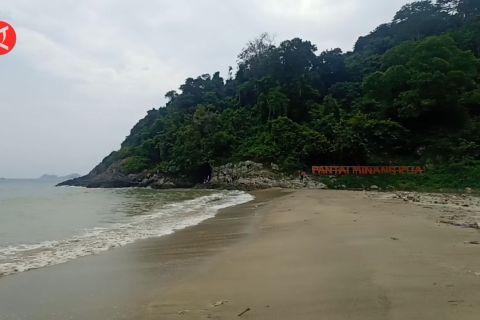Eksotisme Pantai Minang Rua di balik perbukitan Lampung Selatan