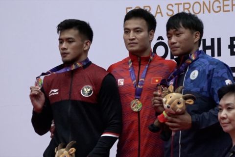 Gulat bawa sepasang perak untuk Indonesia