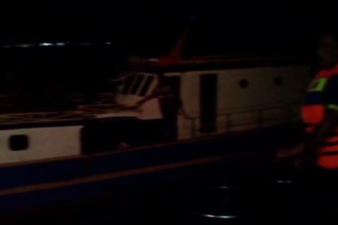 Mati mesin, KM Payo Star dievakuasi setelah 3 jam terombang ambing