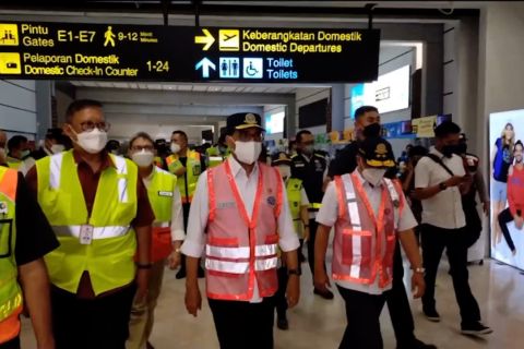 Tembus 1.130 penerbangan, menhub anjurkan tunda perjalanan balik