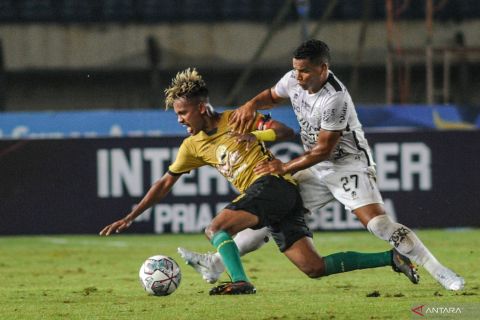 Bali United melawan Persebaya Surabaya