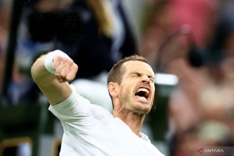Tenis  Wimbledon: Andy Murray melaju ke babak kedua