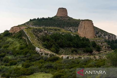 Melihat Tembok Besar peninggalan Dinasti Ming di Mongolia