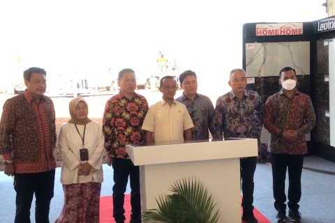 Bangun pabrik keramik di KIT Batang, Menteri Investasi: Catat sejarah