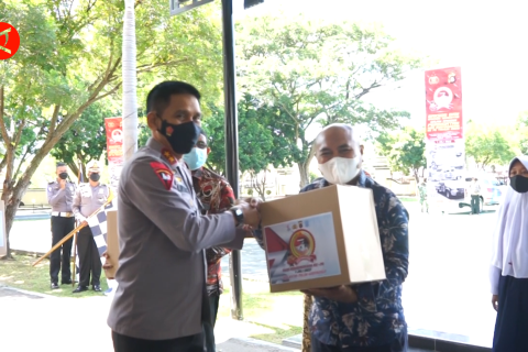 Bansos Polda Gorontalo sambut HUT Bhayangkara