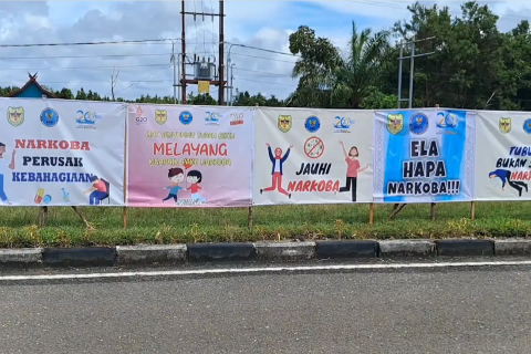 Gumas pecahkan rekor MURI pasang 5.020 spanduk perang lawan narkoba