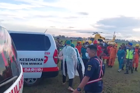 Helikopter Puskesmas keliling Pemkab Mimika mendarat darurat di Jila