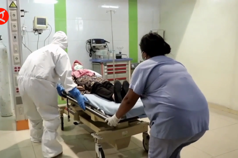 Kasus terkonfirmasi COVID-19 di Tanah Air bertambah 1.242