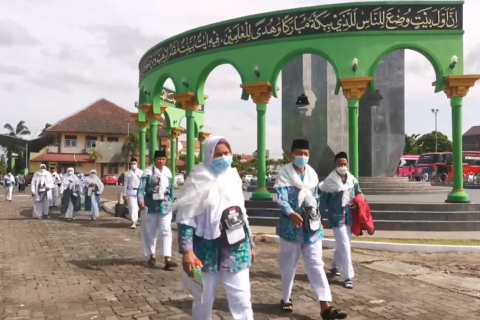 Kloter I Jamaah Calhaj Jateng dan DIY masuk asrama haji Donohudan