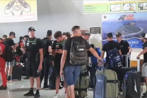 Kru dan pembalap cross MXGP tiba di Sirkuit Samota