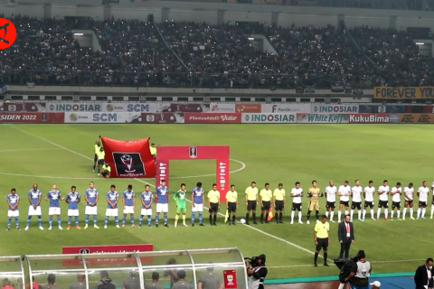 Laga Persib-Bali United diawali mengheningkan cipta untuk Eril
