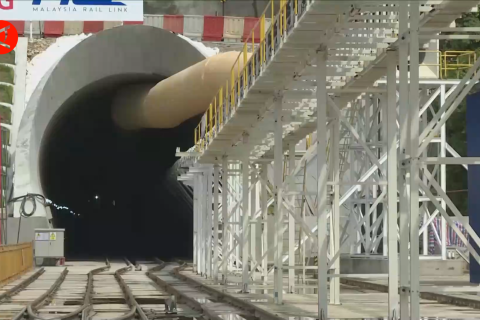 Mesin bor terowongan buatan China beroperasi di jalur kereta Malaysia