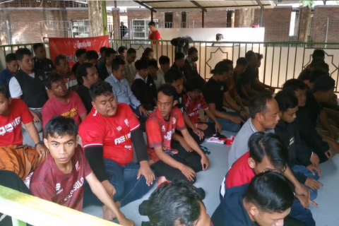 Pasoepati sediakan tempat shalat berjamaah di Stadion Manahan