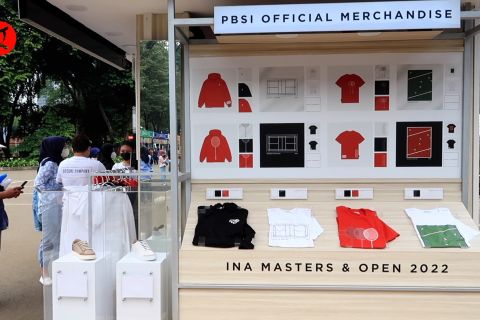 Pencinta Badminton Tanah Air buru merchandise Indonesia Open