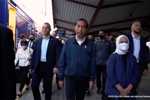 Presiden Jokowi bertolak ke Kiev Ukraina gunakan kereta luar biasa