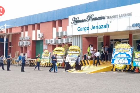 Keluarga pastikan jenazah Eril tiba di Bandara Soetta Minggu sore