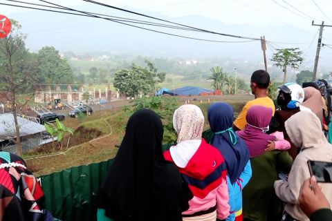 Warga antusias datangi lokasi pemakaman Eril