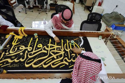 Mengintip pembuatan Kiswah, kain penutup Ka'bah