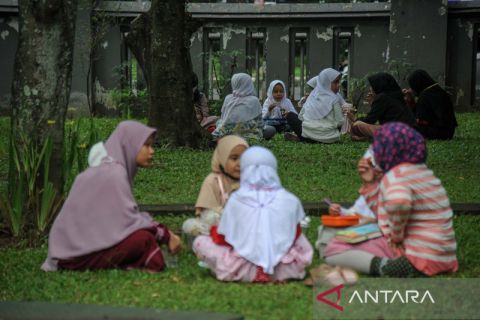 Anstusiasme siswa ikuti pesantren kilat saat libur sekolah