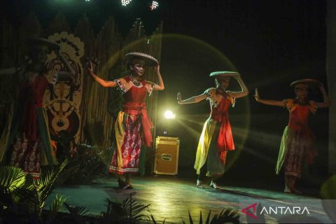 Pementasan sendratari Dayak Kalimantan Tengah