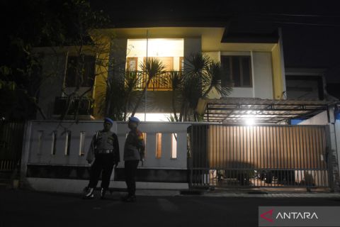 Penjagaan di rumah dinas Kadiv Propam usai kasus baku tembak
