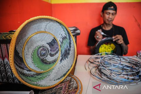 Peluang usaha kerajinan daur ulang kertas koran bekas