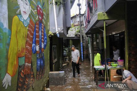 Banjir kiriman, Sungai Ciliwung meluap rendam Kebon Pala hingga 1,5 meter