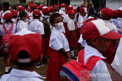 Suasana hari pertama masuk sekolah di Papua
