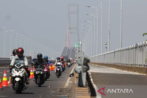 Pengalihan arus kendaraan roda dua di Jembatan Suramadu