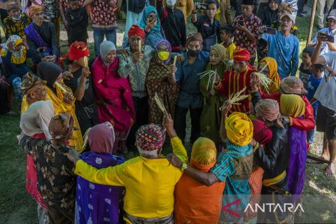 Pertunjukan Tari Raego di Sigi