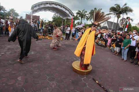 Parade Festival Pumpung Hai Dayak