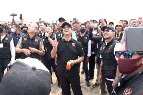 Anies Baswedan buka turnamen layangan aduan