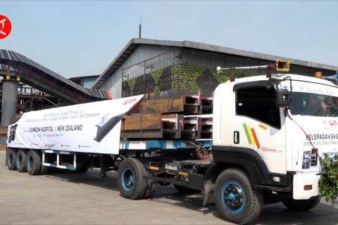 Mendag lepas pengiriman 3.800 metrik ton baja ke Selandia Baru