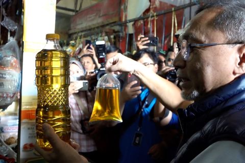 Mendag: Minyak goreng curah di Jawa-Bali stabil di harga Rp 14 ribu