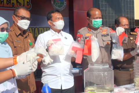 Polda Kalteng temukan peredaran sabu dalam kaleng pakan burung