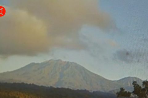 Status Gunung Raung naik jadi level waspada