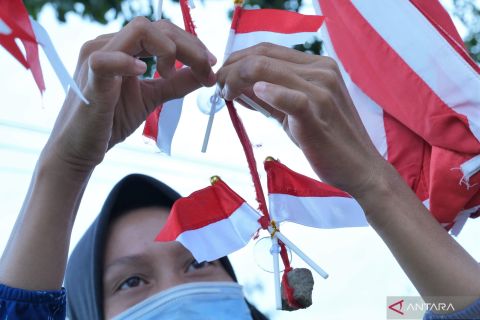 PEDAGANG BENDERA MUSIMAN