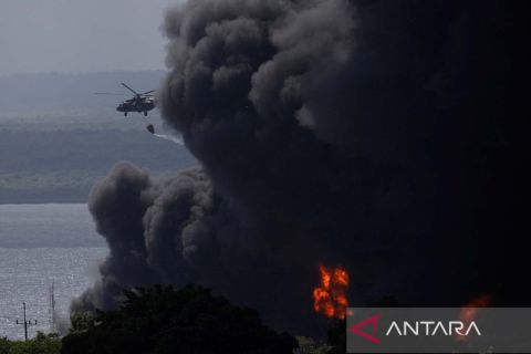 Kebakaran tangki penyimpanan bahan bakar di Kuba