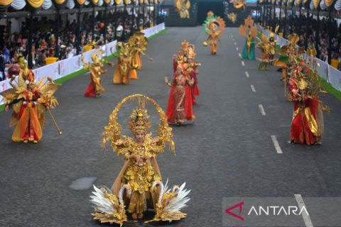 Parade busana anak-anak di World Kids Carnival
