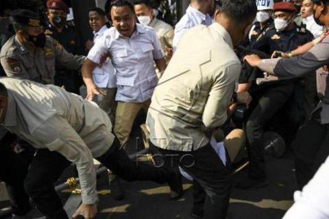 Partai Gerindra Daftar Ke KPU