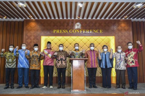 Peringatan Hari Konstitusi dan HUT ke-77 MPR RI