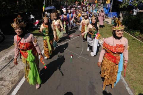 Karnaval budaya memperingati HUT RI